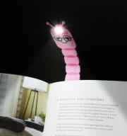 Lampka przypinana do książki Flexilight Bookworm Pink